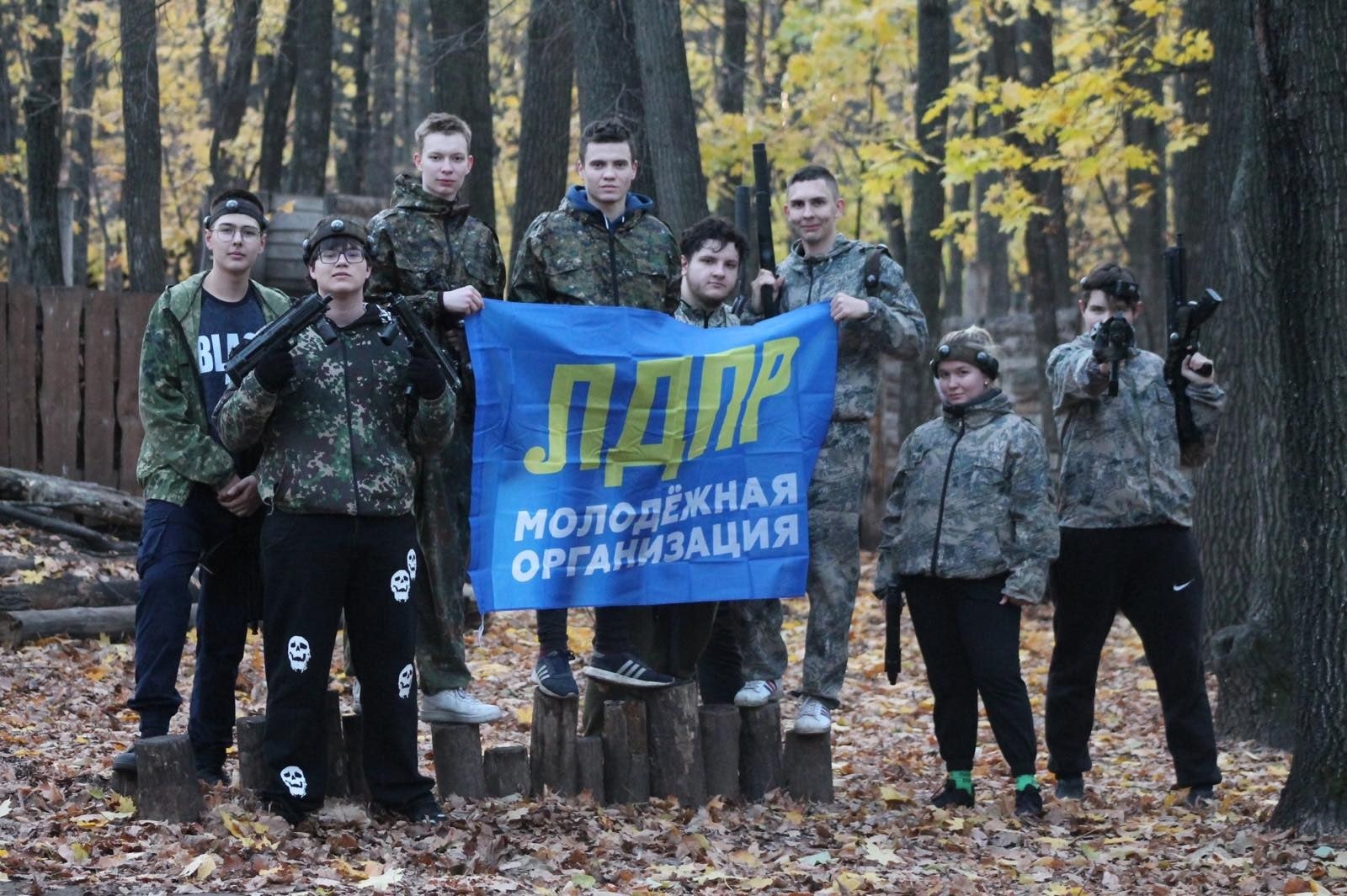 Ульяновская молодежь из ЛДПР сыграла в лазертаг!