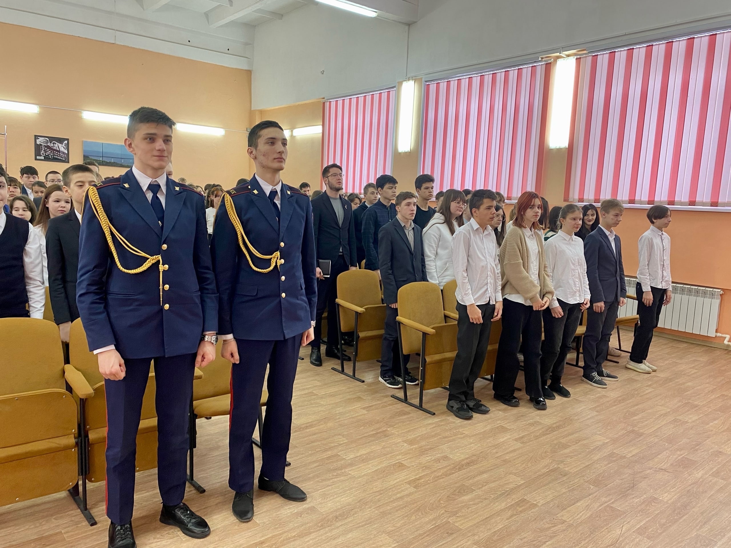 В Ульяновской городской школе №15 открыли парту Героя