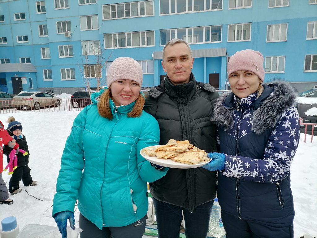 На бульваре Архитекторов провели веселую Масленицу - УлСити - новости  Ульяновска